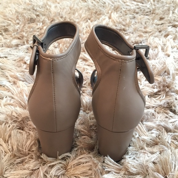 Tahari Chunky/Block Heels Size 10 *EUC* - Picture 4 of 5